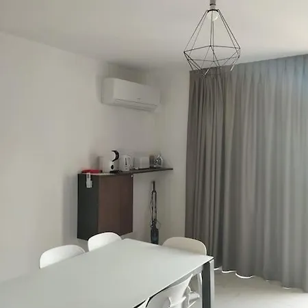 Διαμέρισμα Go Exchange, Block D, 8