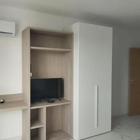 Go Exchange, Block D, 8 Σεντ Πόλς Μπέι