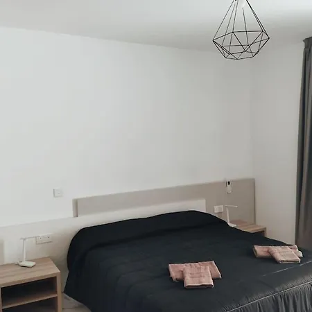 Go Exchange, Block D, 8 * Σεντ Πόλς Μπέι